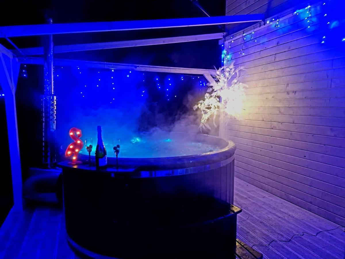 Diamenty Baltyku Domki Wakacyjne Balia Z Jacuzzi Меленко Экстерьер фото
