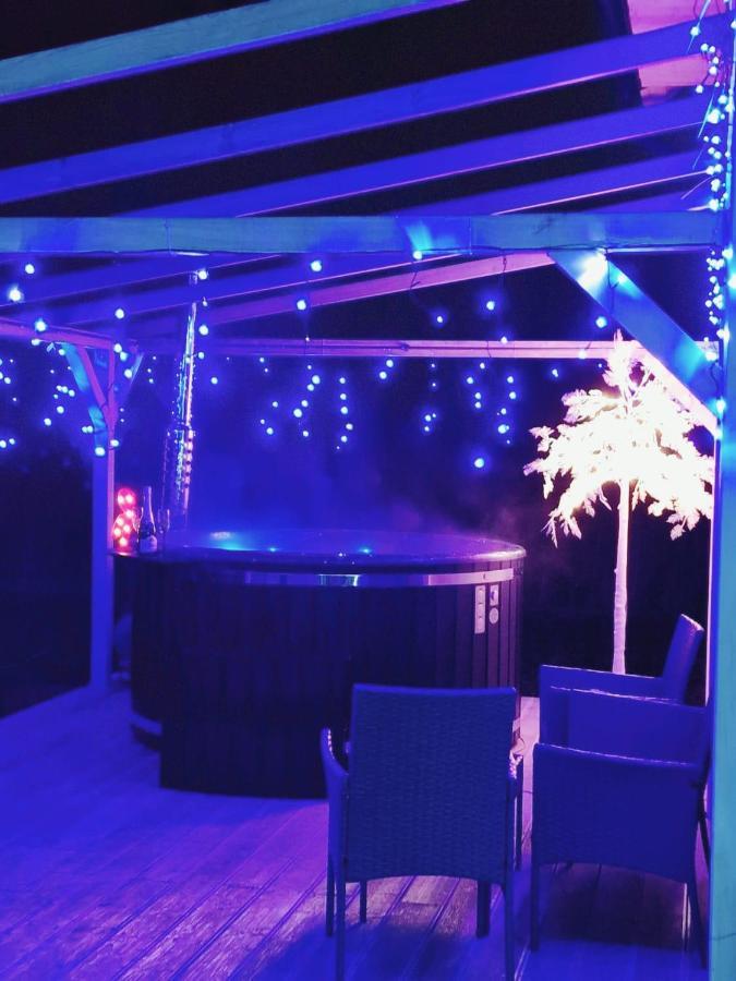 Diamenty Baltyku Domki Wakacyjne Balia Z Jacuzzi Меленко Экстерьер фото
