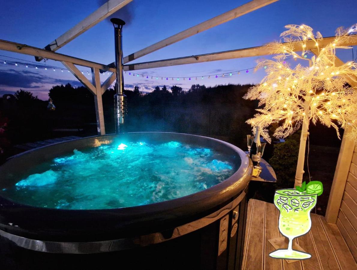 Diamenty Baltyku Domki Wakacyjne Balia Z Jacuzzi Меленко Экстерьер фото